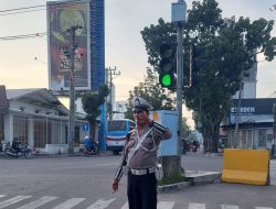 Satlantas Polrestabes Medan Kendalikan Arus Pagi