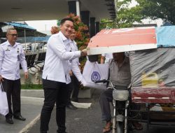 Rutan Kelas I Medan Bagikan 50 Paket Bansos kepada Tukang Becak